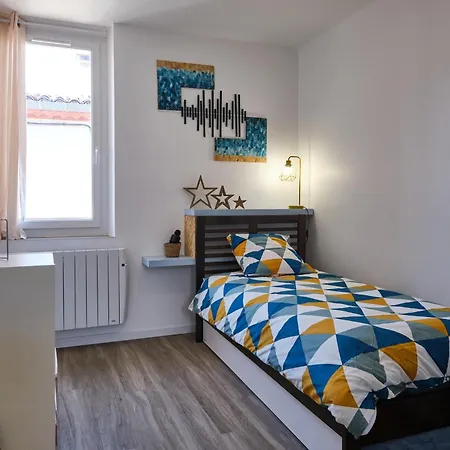Magnifique*t4*centre Ville*wifi*billard*netflix* דירה